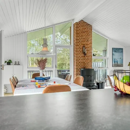 Annamie - 1-8km From The Sea By Interhome