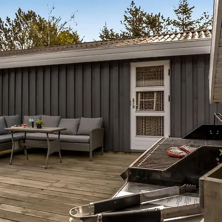 Annamie - 1-8km From The Sea By Interhome *
