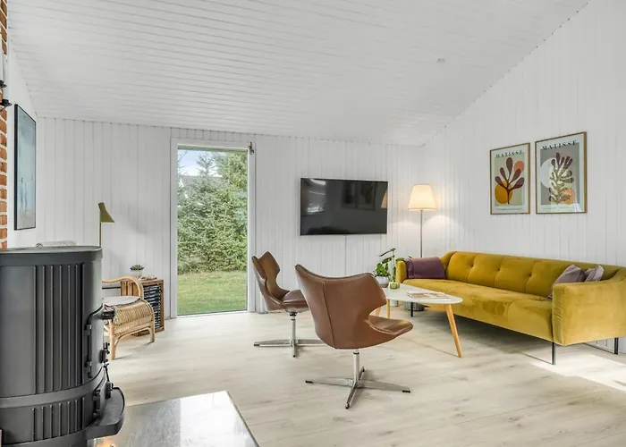 Annamie - 1-8km From The Sea By Interhome